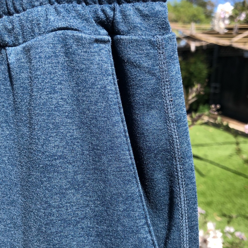 Vuori Women’s Teal Blue Joggers - Picture 3 of 5